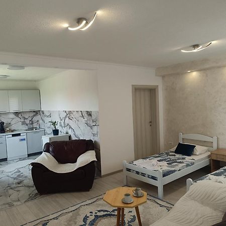 Matija Airport Apartment Mitrovici  Экстерьер фото