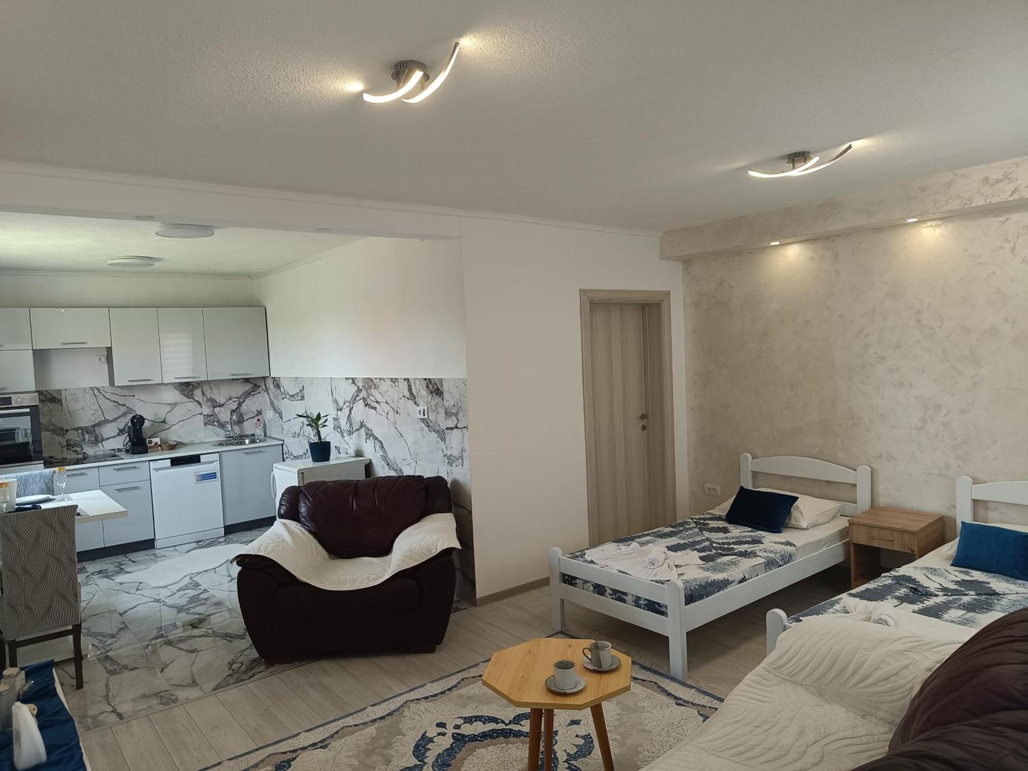 Matija Airport Apartment Mitrovici  Экстерьер фото