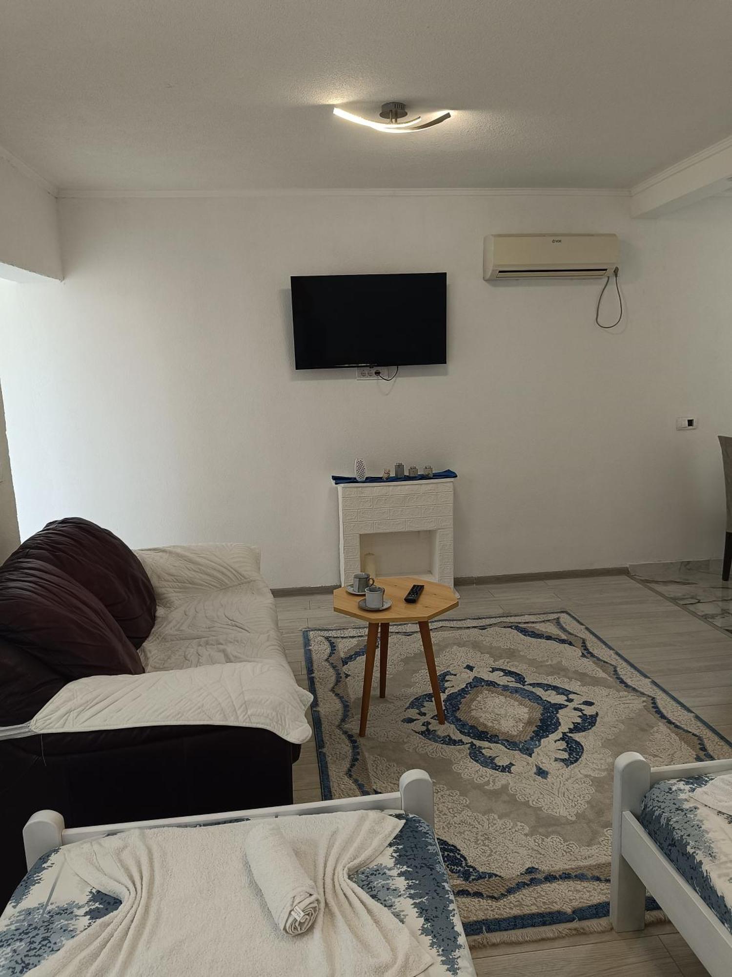 Matija Airport Apartment Mitrovici  Экстерьер фото