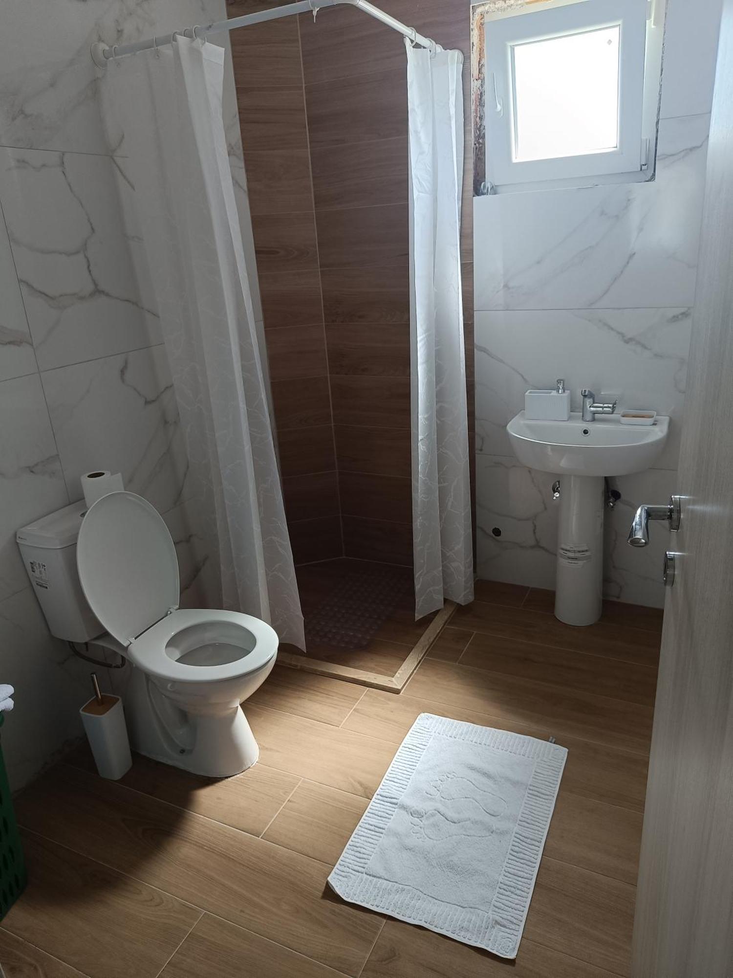 Matija Airport Apartment Mitrovici  Экстерьер фото
