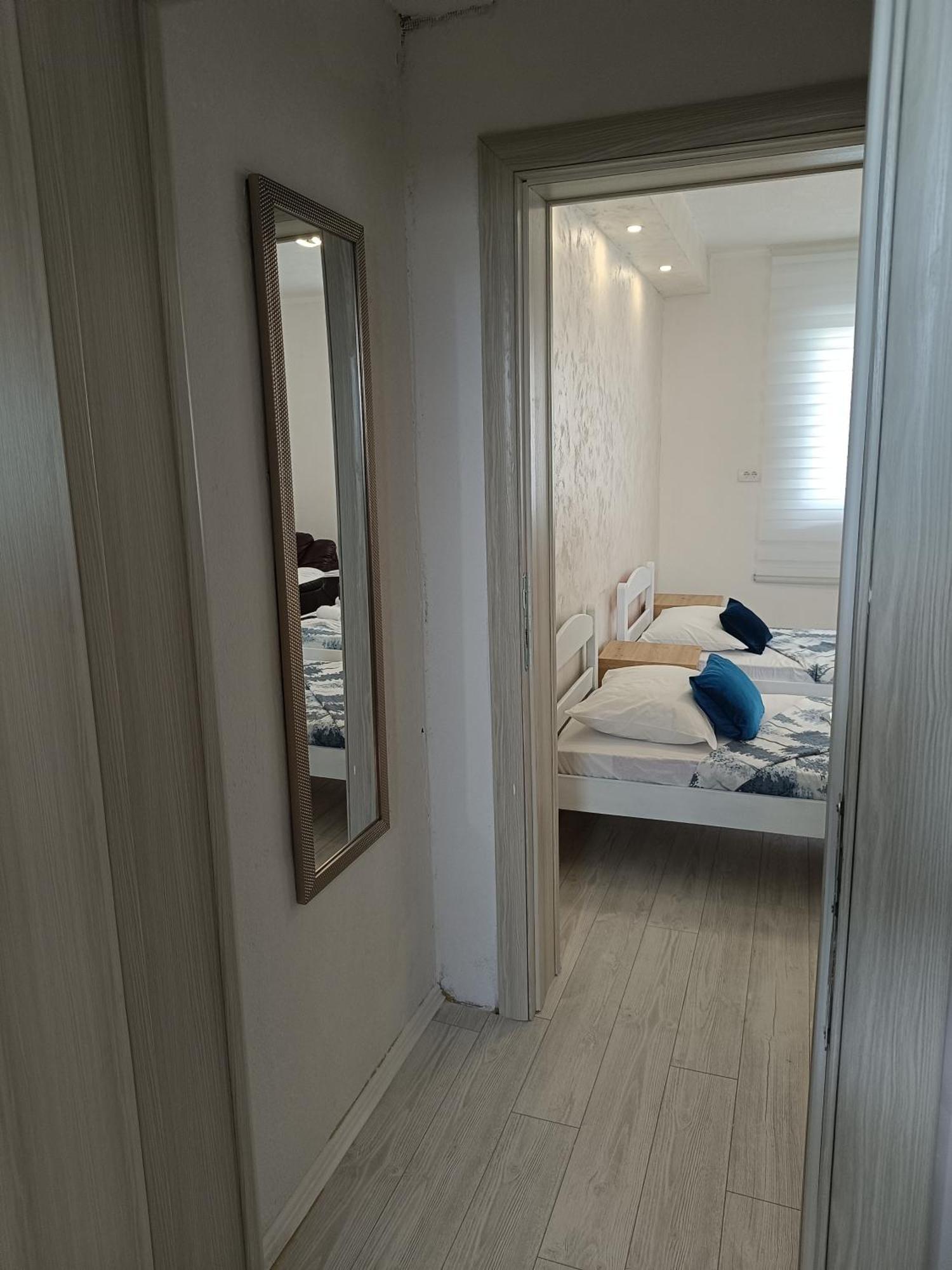 Matija Airport Apartment Mitrovici  Экстерьер фото