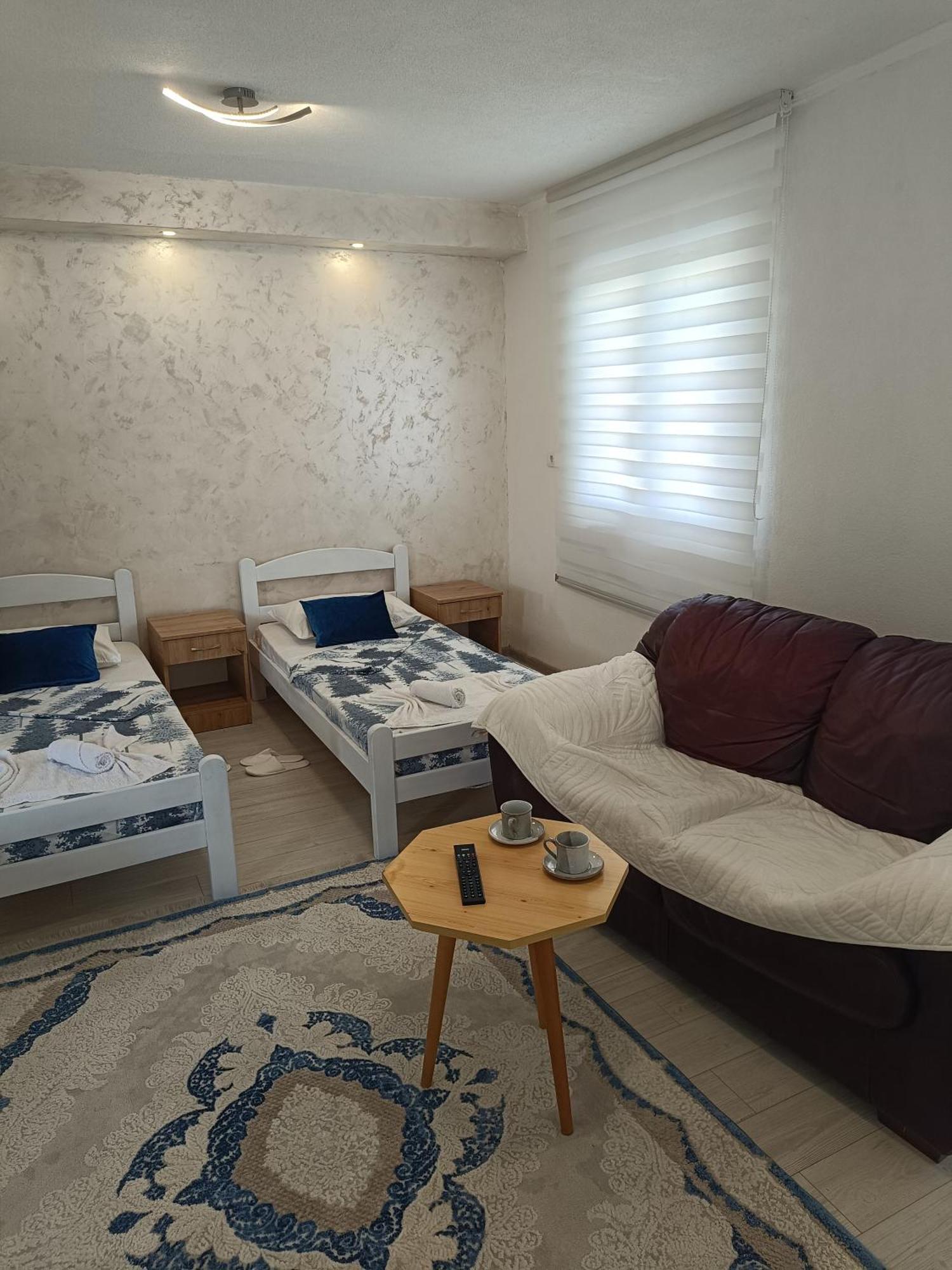 Matija Airport Apartment Mitrovici  Экстерьер фото